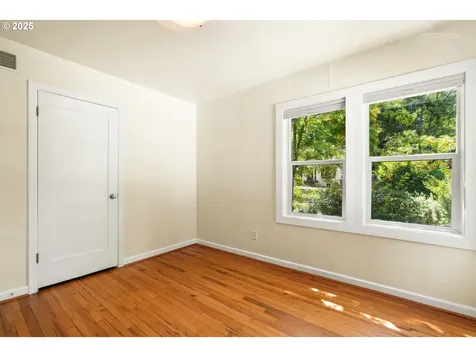 4131 SW Marigold Street Portland OR 97219