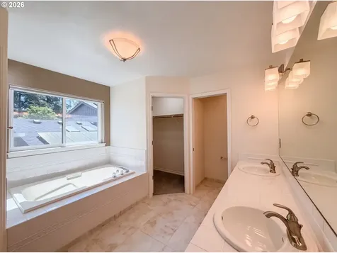 5880 SE Snowberry Court Hillsboro OR 97123
