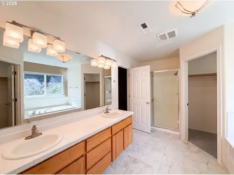 5880 SE Snowberry Court Hillsboro OR 97123