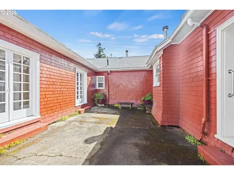 1447 Sherman Avenue North Bend OR 97459