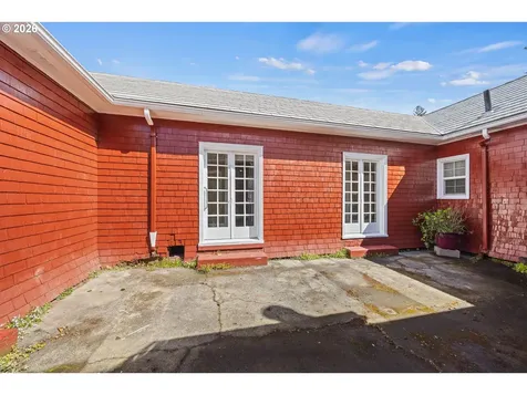 1447 Sherman Avenue North Bend OR 97459