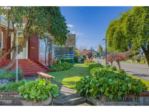 1447 Sherman Avenue North Bend OR 97459