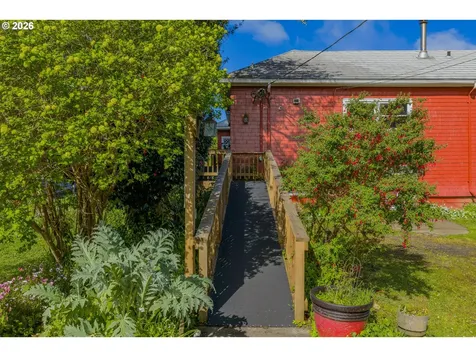 1447 Sherman Avenue North Bend OR 97459