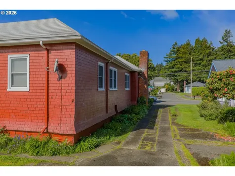 1447 Sherman Avenue North Bend OR 97459