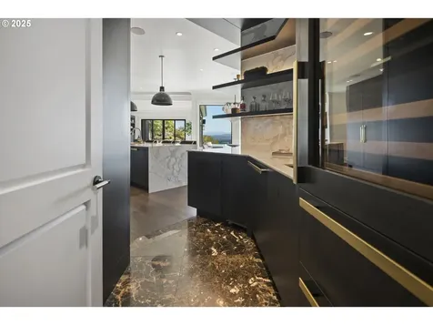 2088 Crest Drive Lake Oswego OR 97034