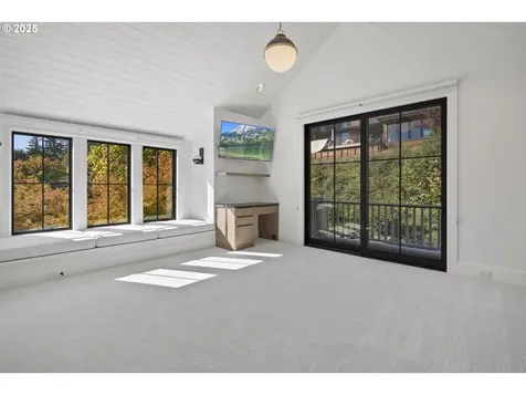 2088 Crest Drive Lake Oswego OR 97034