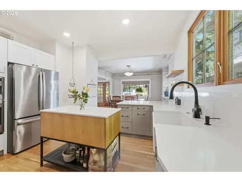 5616 NE Garfield Avenue Portland OR 97211