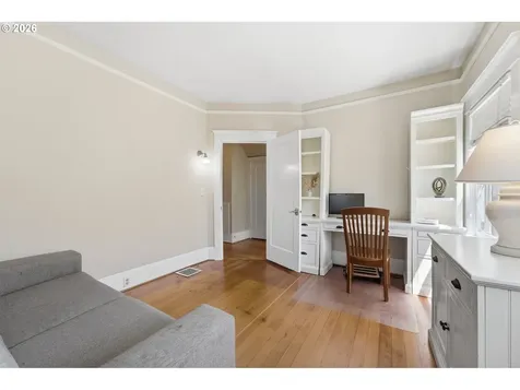 5616 NE Garfield Avenue Portland OR 97211