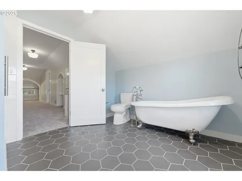 5616 NE Garfield Avenue Portland OR 97211