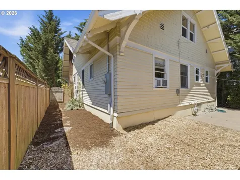 5616 NE Garfield Avenue Portland OR 97211