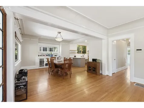 5616 NE Garfield Avenue Portland OR 97211