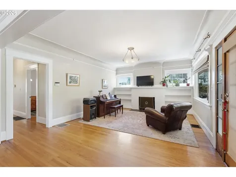 5616 NE Garfield Avenue Portland OR 97211