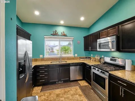 2922 Oxford Street Woodburn OR 97071