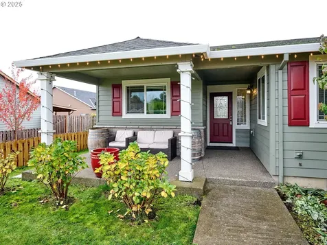 2922 Oxford Street Woodburn OR 97071