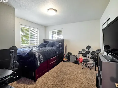 2922 Oxford Street Woodburn OR 97071