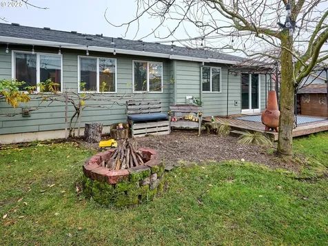 2922 Oxford Street Woodburn OR 97071