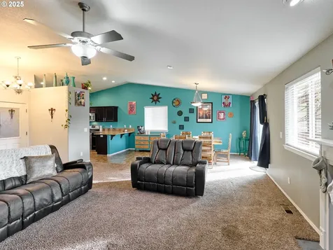 2922 Oxford Street Woodburn OR 97071