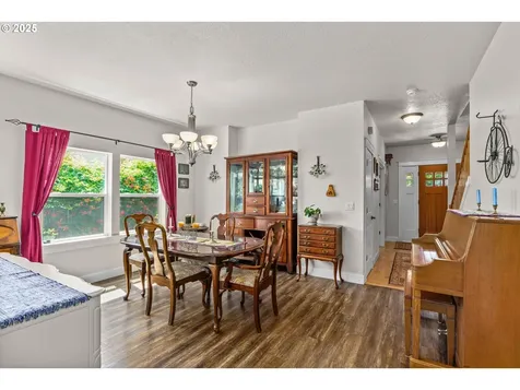 3743 Julia Loop Eugene OR 97404