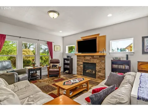 3743 Julia Loop Eugene OR 97404