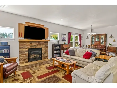 3743 Julia Loop Eugene OR 97404