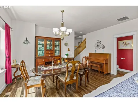 3743 Julia Loop Eugene OR 97404