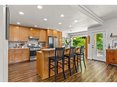 3743 Julia Loop Eugene OR 97404