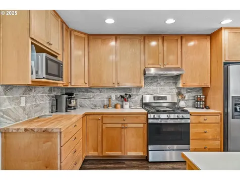 3743 Julia Loop Eugene OR 97404