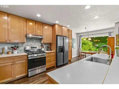 3743 Julia Loop Eugene OR 97404