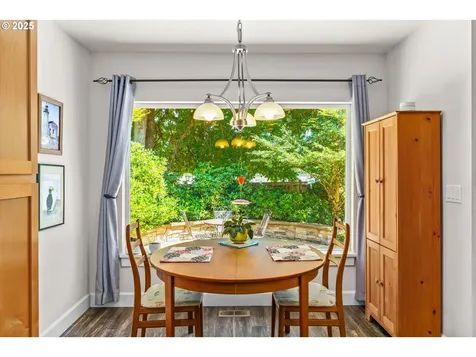 3743 Julia Loop Eugene OR 97404