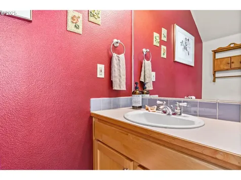 3743 Julia Loop Eugene OR 97404