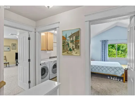 3743 Julia Loop Eugene OR 97404