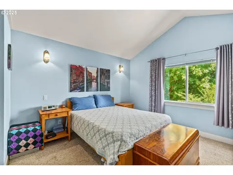 3743 Julia Loop Eugene OR 97404