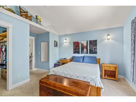 3743 Julia Loop Eugene OR 97404