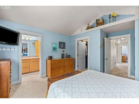 3743 Julia Loop Eugene OR 97404