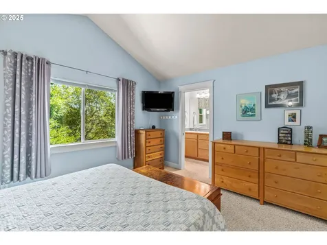 3743 Julia Loop Eugene OR 97404