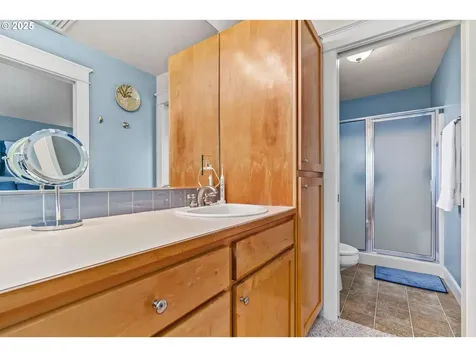 3743 Julia Loop Eugene OR 97404