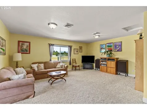 3743 Julia Loop Eugene OR 97404
