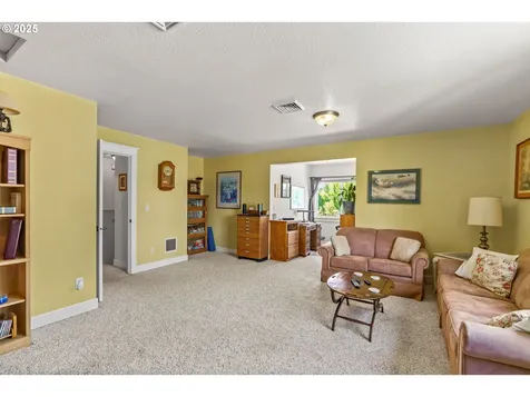 3743 Julia Loop Eugene OR 97404