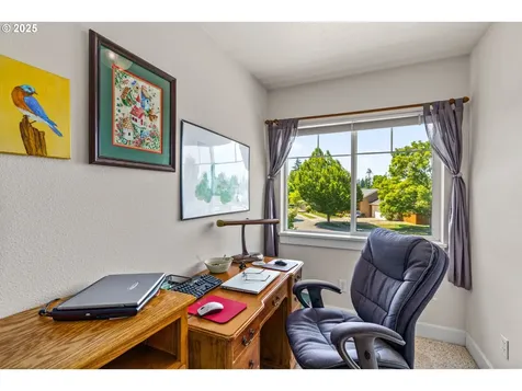3743 Julia Loop Eugene OR 97404