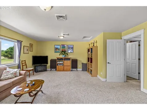 3743 Julia Loop Eugene OR 97404