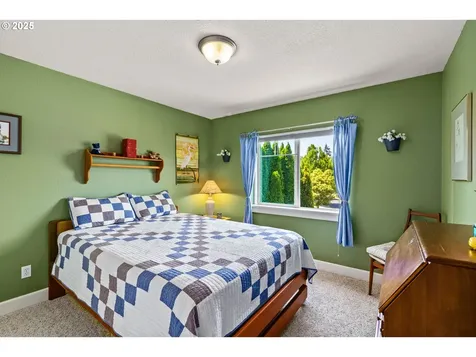 3743 Julia Loop Eugene OR 97404