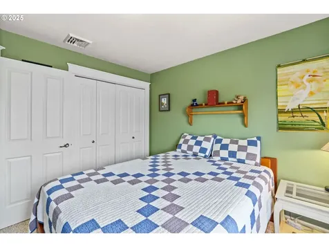 3743 Julia Loop Eugene OR 97404