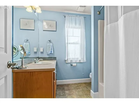 3743 Julia Loop Eugene OR 97404