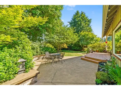 3743 Julia Loop Eugene OR 97404