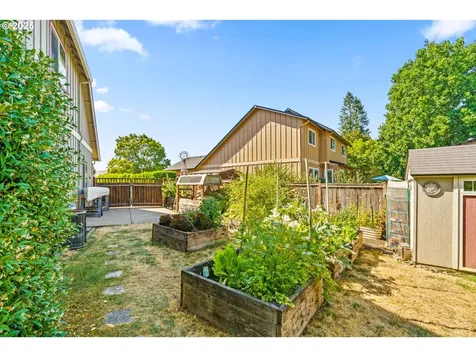3743 Julia Loop Eugene OR 97404
