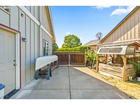 3743 Julia Loop Eugene OR 97404