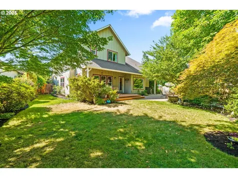 3743 Julia Loop Eugene OR 97404
