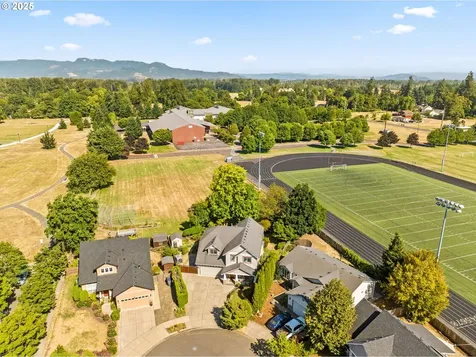3743 Julia Loop Eugene OR 97404