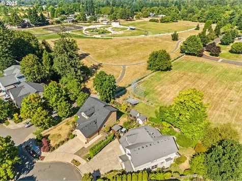 3743 Julia Loop Eugene OR 97404
