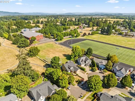 3743 Julia Loop Eugene OR 97404